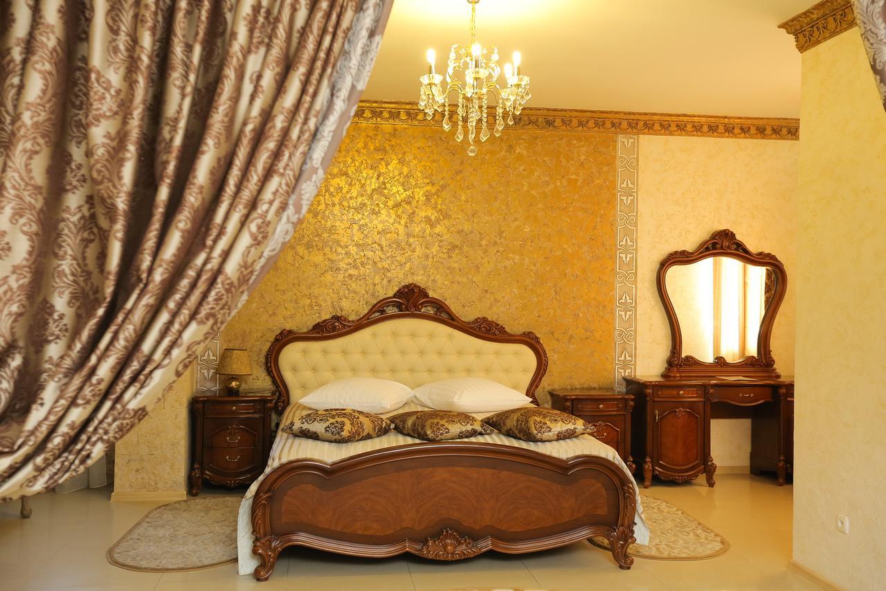 "Zolotoe Runo" Hotel Odessa Buitenkant foto