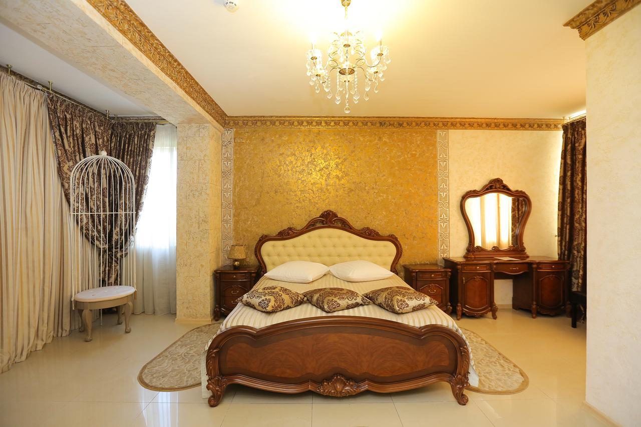 "Zolotoe Runo" Hotel Odessa Buitenkant foto